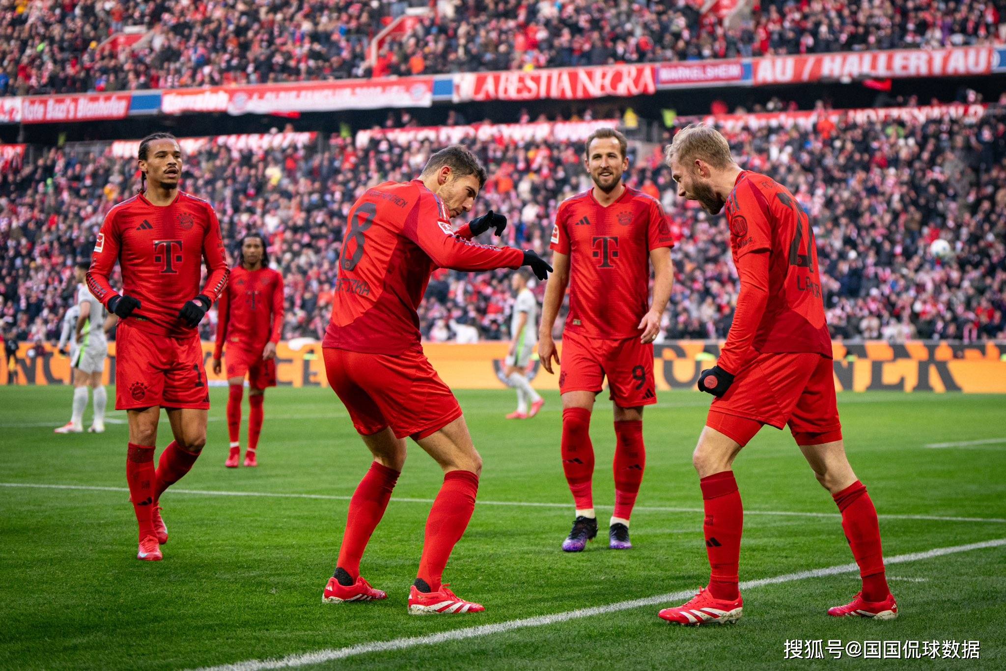 包含转会期费耶诺德备战欧冠,临场应变细节曝光,赛场秩序良好,轮换策略成焦点的词条 包含转会期费耶诺德备战欧冠,临场应变细节曝光,赛场秩序良好,轮换策略成焦点的词条