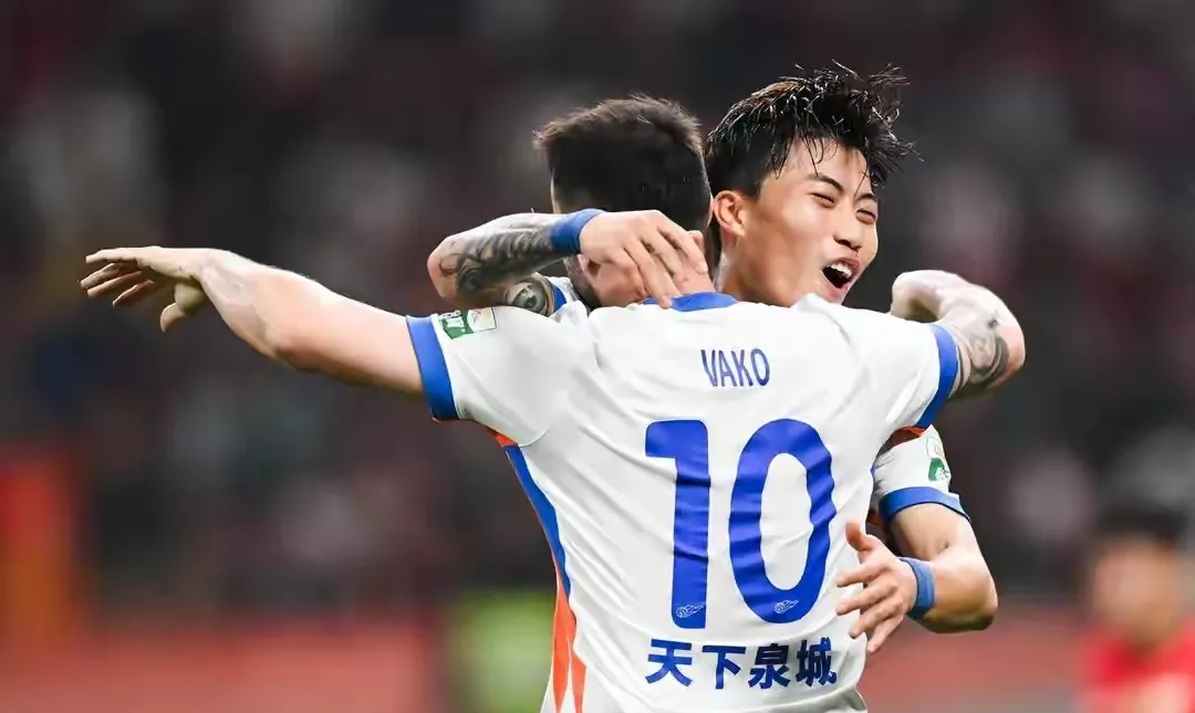 关于足总杯赛程吃紧；上海久事转会期官宣签约；媒体盛赞；阵容厚度经受考验的信息