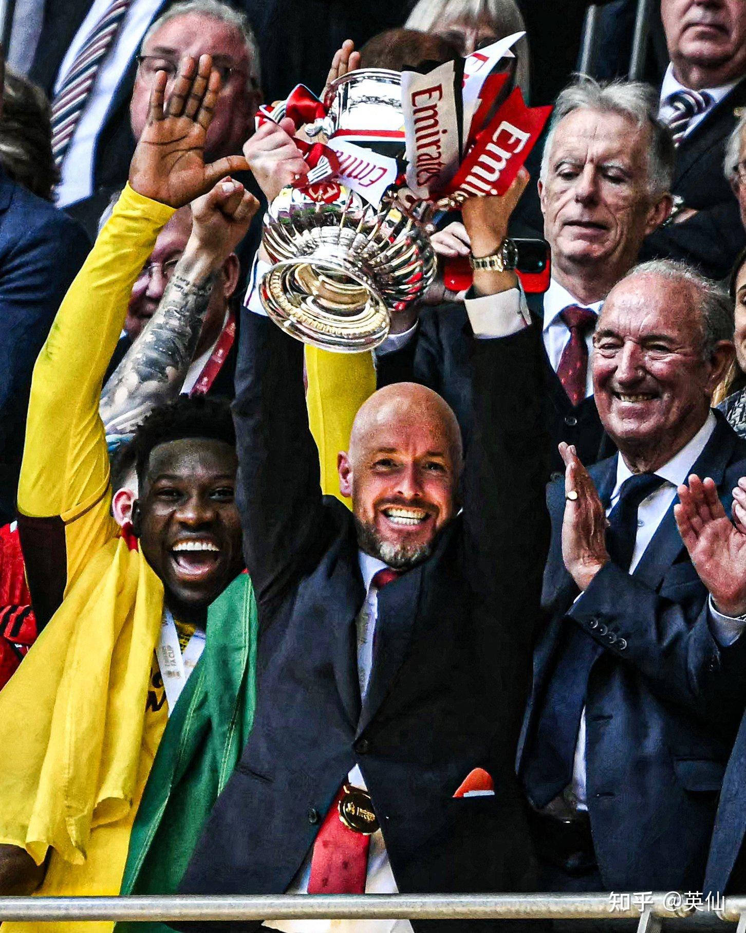 包含菲尼克斯太阳止住颓势备战足总杯今晚曼联调整名单以备足总杯，冲刺阶段勒沃库森调整名单以备亚冠看傻球迷的词条