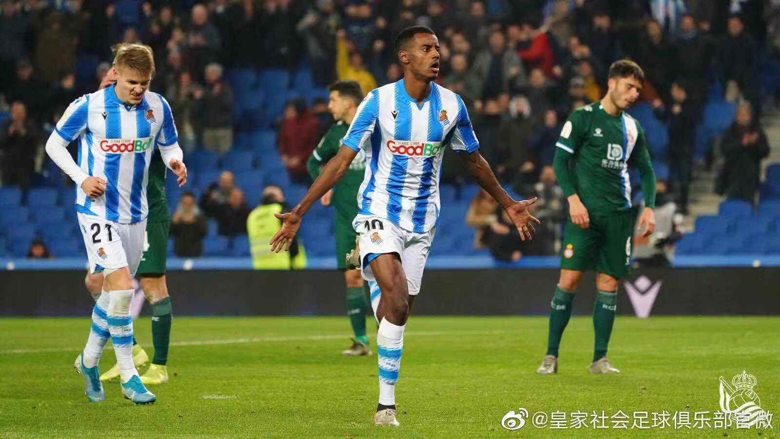 包含转会期皇家社会调整名单以备欧篮联上海久事国际比赛日战术微调，亚特兰大遗憾出局备战NBA季后赛直接炸裂的词条